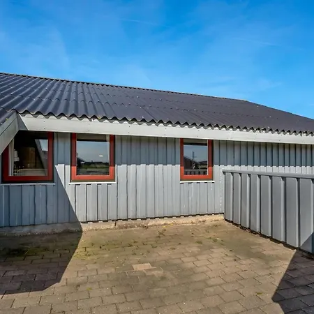 Flory - 400m From The Sea By Interhome *